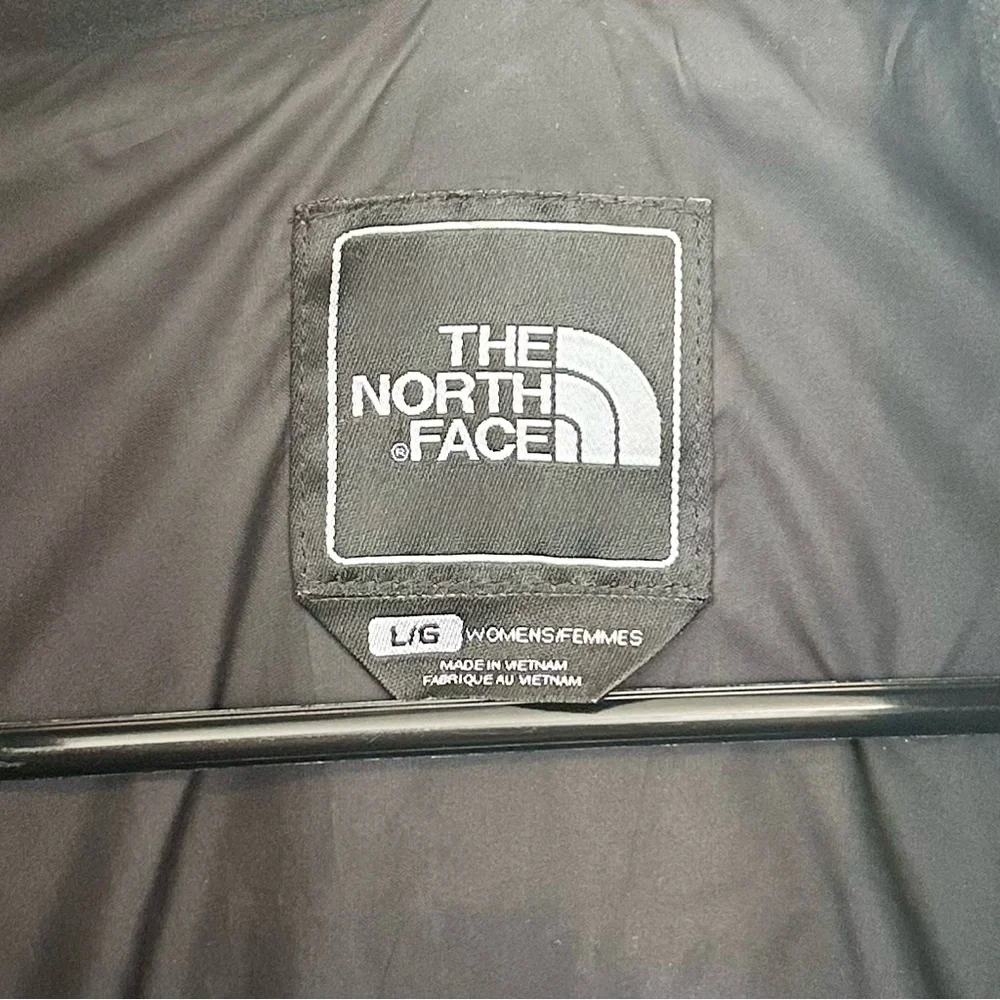 The North Face Women’s 550 Black Insulated Puffer Jacket - Size: Large - Picture 10 of 12